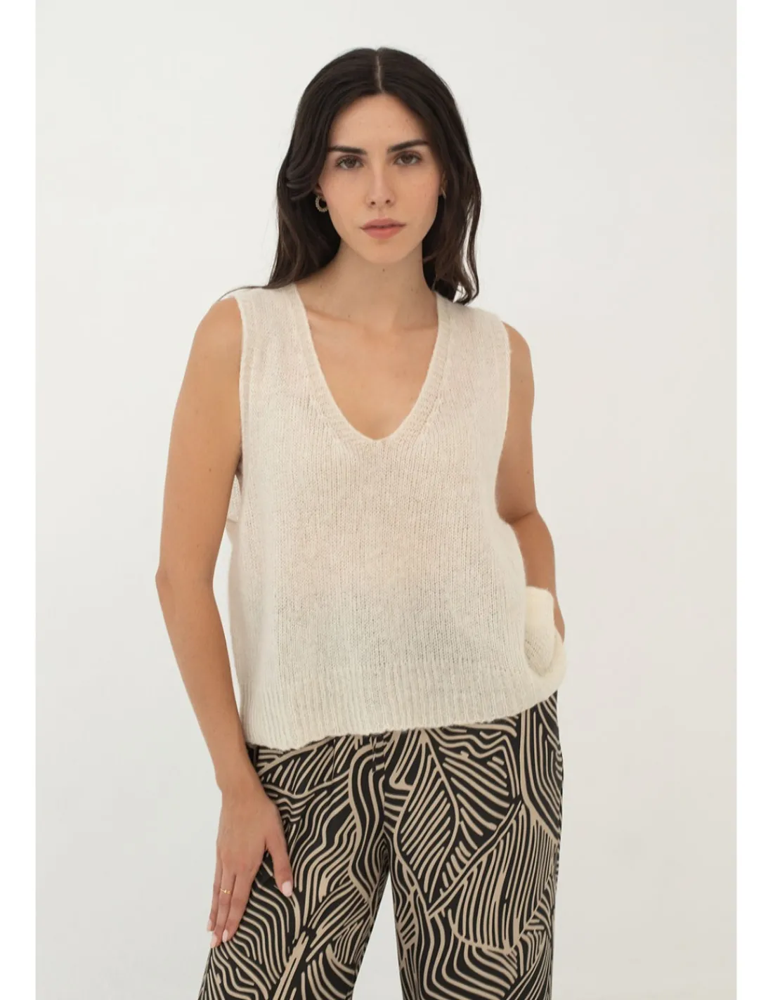 chaleco_enix_0.webp Clearance CHALECO ENIX Punto | Chalecos Y Capas