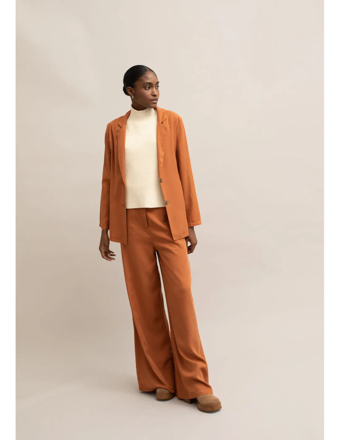 pantaln_gevora_1-1.webp Outlet PANTALÓN GEVORA Pantalones